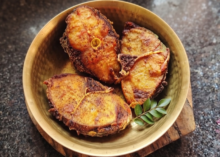 Machh Bhaja - crispy fried rohu fish